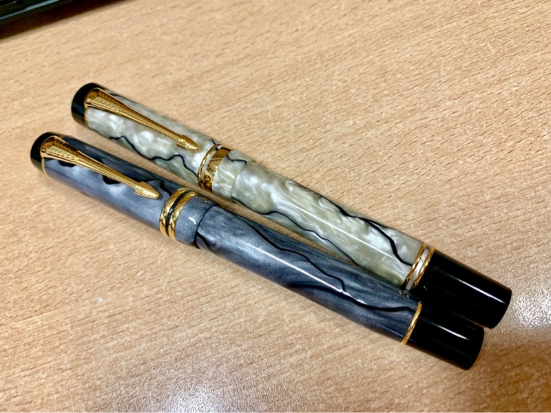 钢笔派克世纪幻黑和黑映