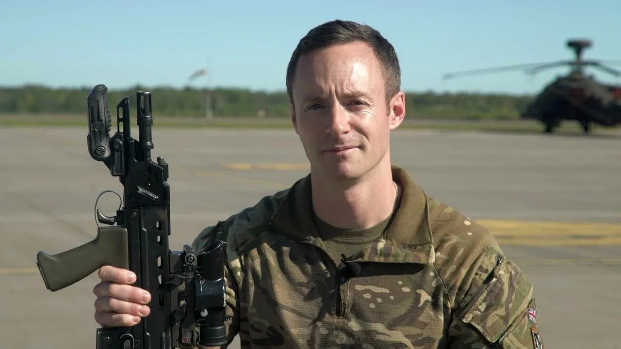 英国ah-64阿帕奇飞行员个人生存装备