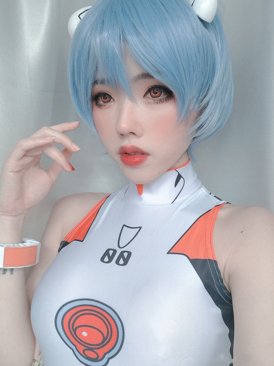 ω?)ノ- ( ゜- ゜)つロ