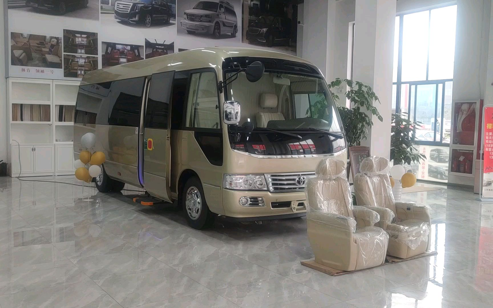 丰田考斯特商务车11座_大型商务接待车_订制车型_11座_现车