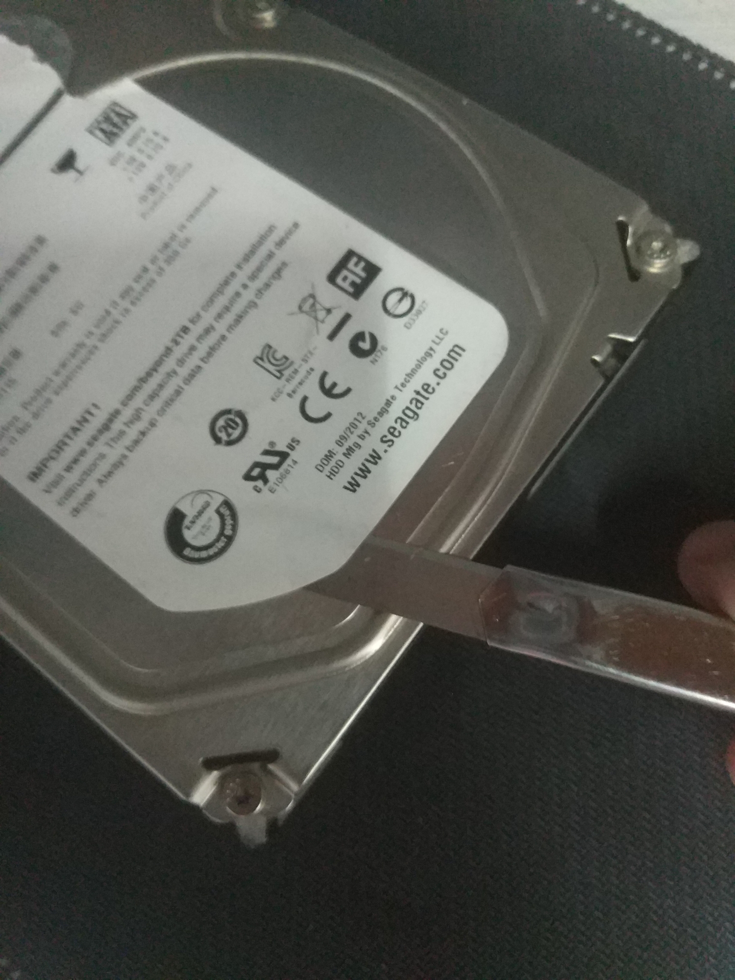 希捷3tb硬盘开箱及翻车拆解