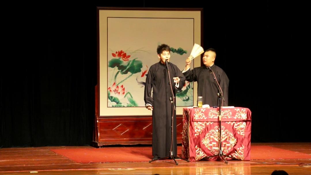 相声《口吐莲花》男子表演请神绝技, 还把各大陆的明星请来了