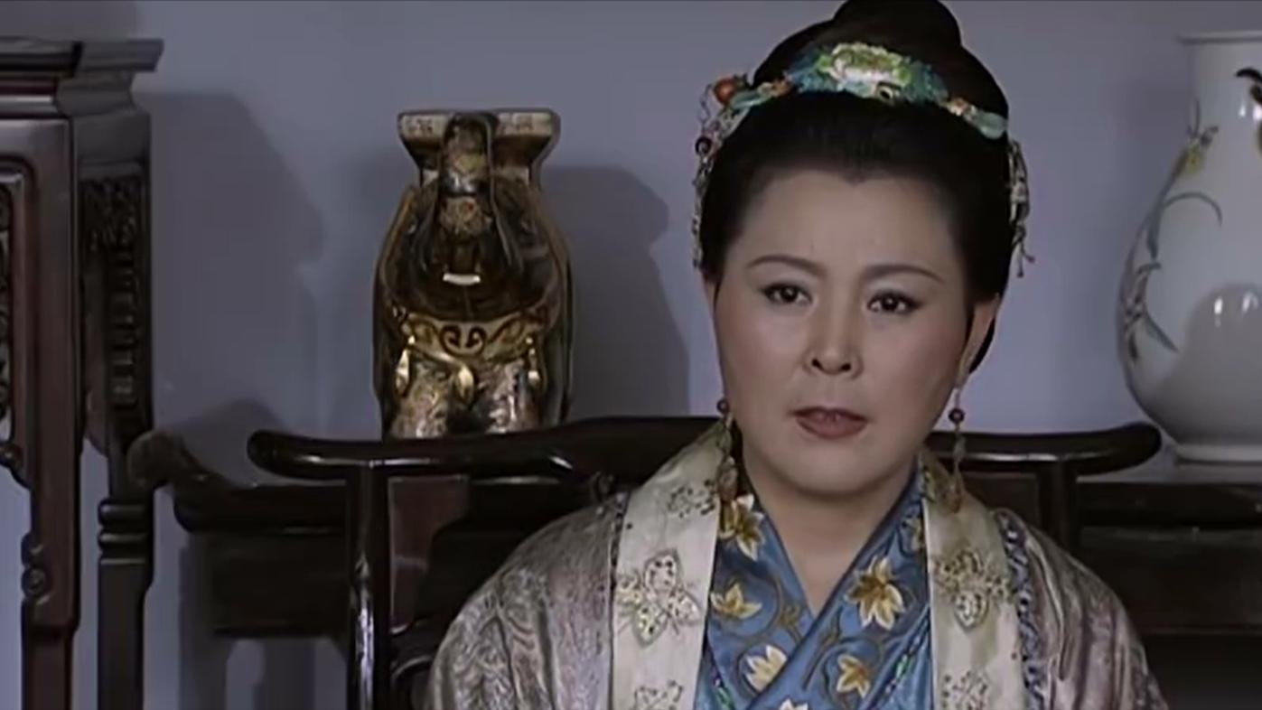 黛玉传: 邢夫人讨鸳鸯, 王熙凤百般劝阻, 听不用自己出马, 不劝了