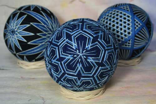 今天这一期就不放我自己的作品啦,来讲一讲手鞠球.