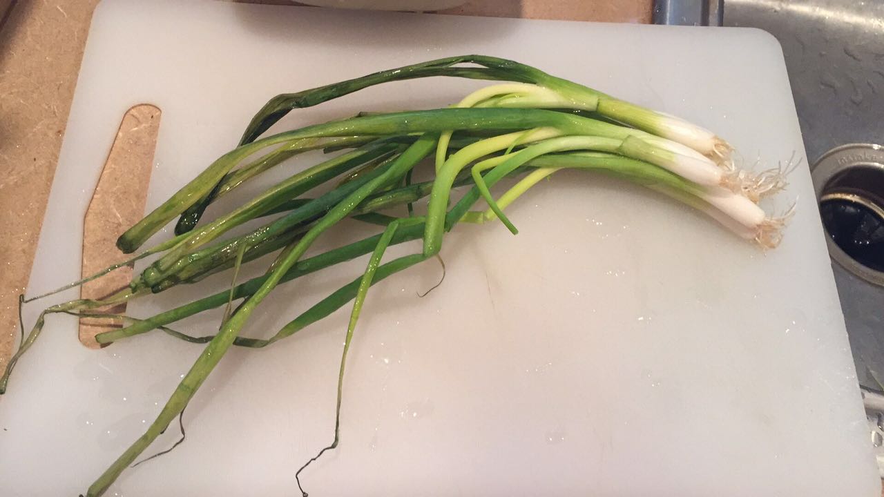 其实买回来的时候可漂亮了!我可是个外貌协会!真的! 好了,切段