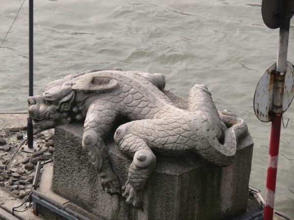 镇水神兽现在这一代成为景区了,每天来来往往的游人很多,去了几次