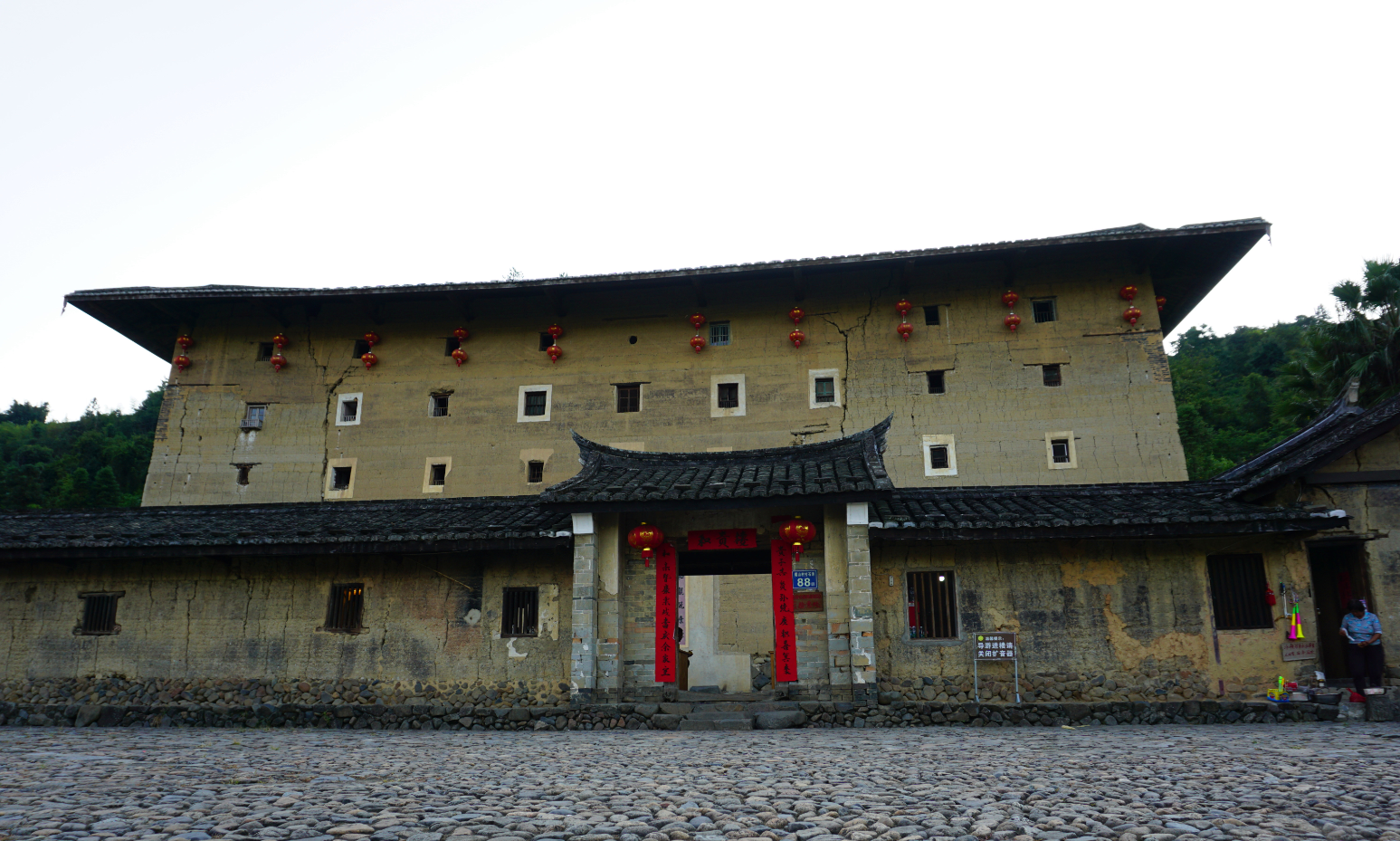 和贵楼,长方形的土楼