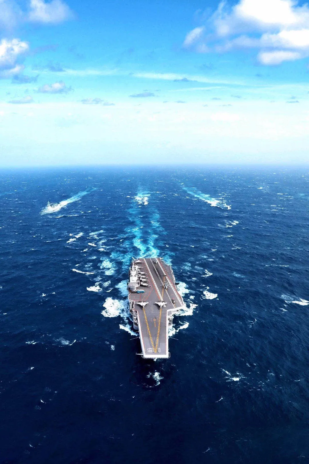 ω?)ノ- ( ゜- ゜)つロ