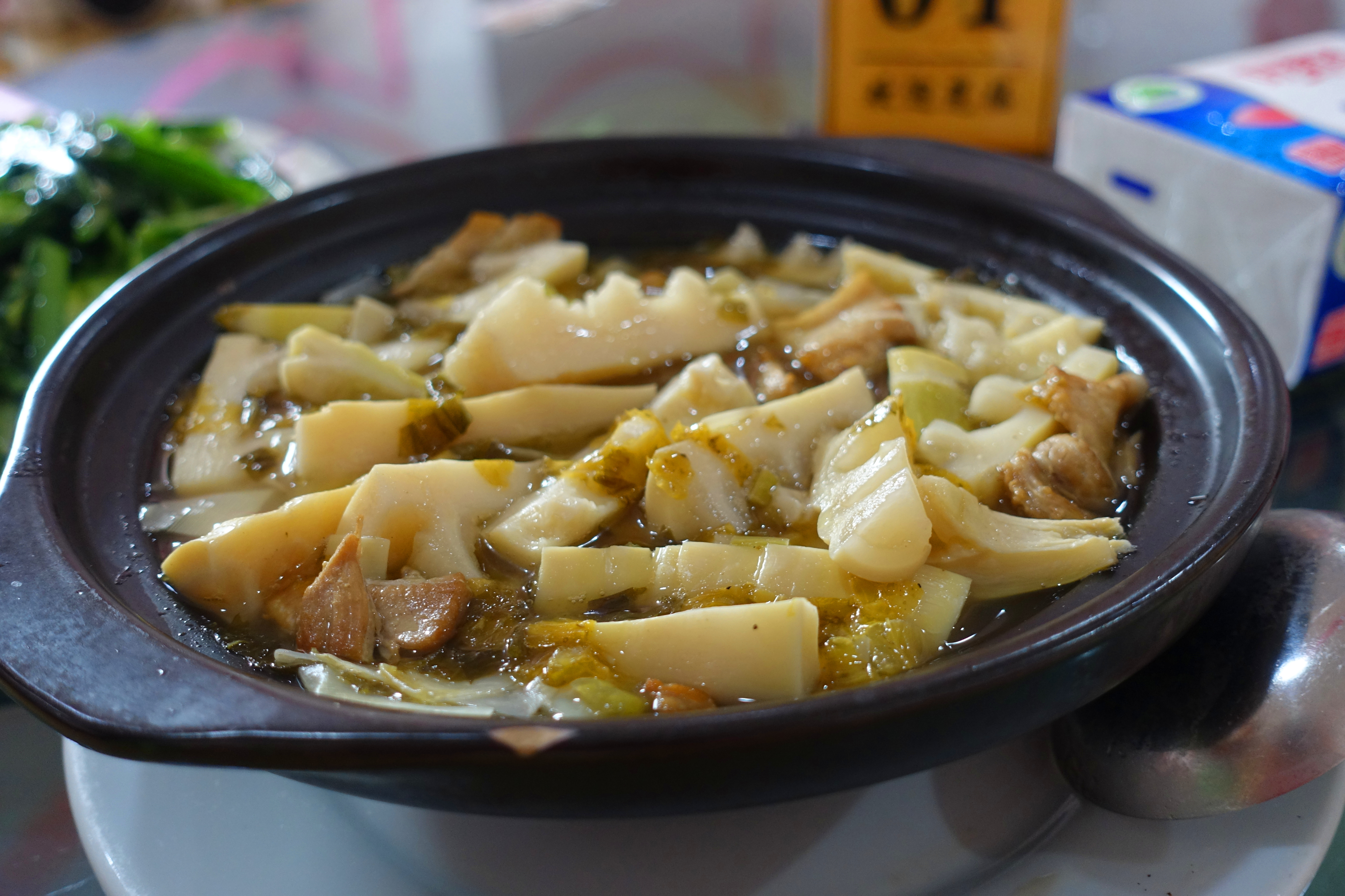 苦笋煲,第一次吃这个菜.果真是苦的笋,不过吃起来没什么渣.