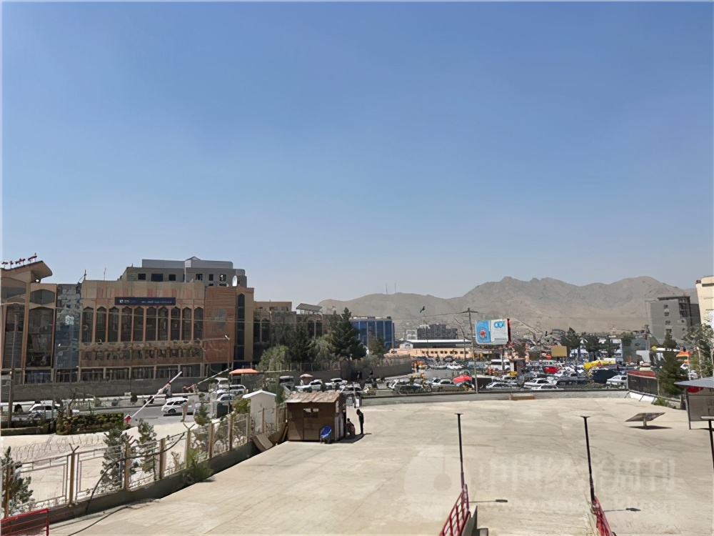 中国商人塔利班听说中国城有事来了更高级别的官员