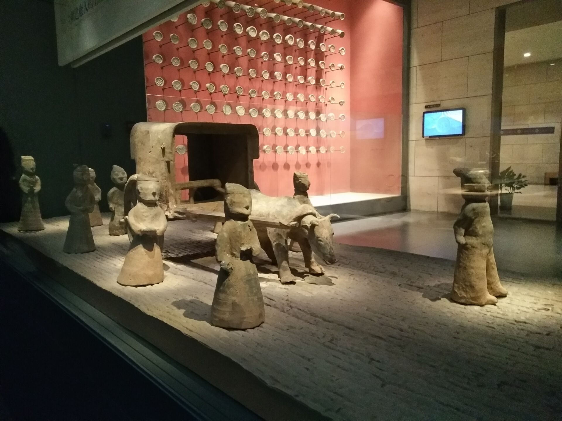 奔走在南京六朝博物馆