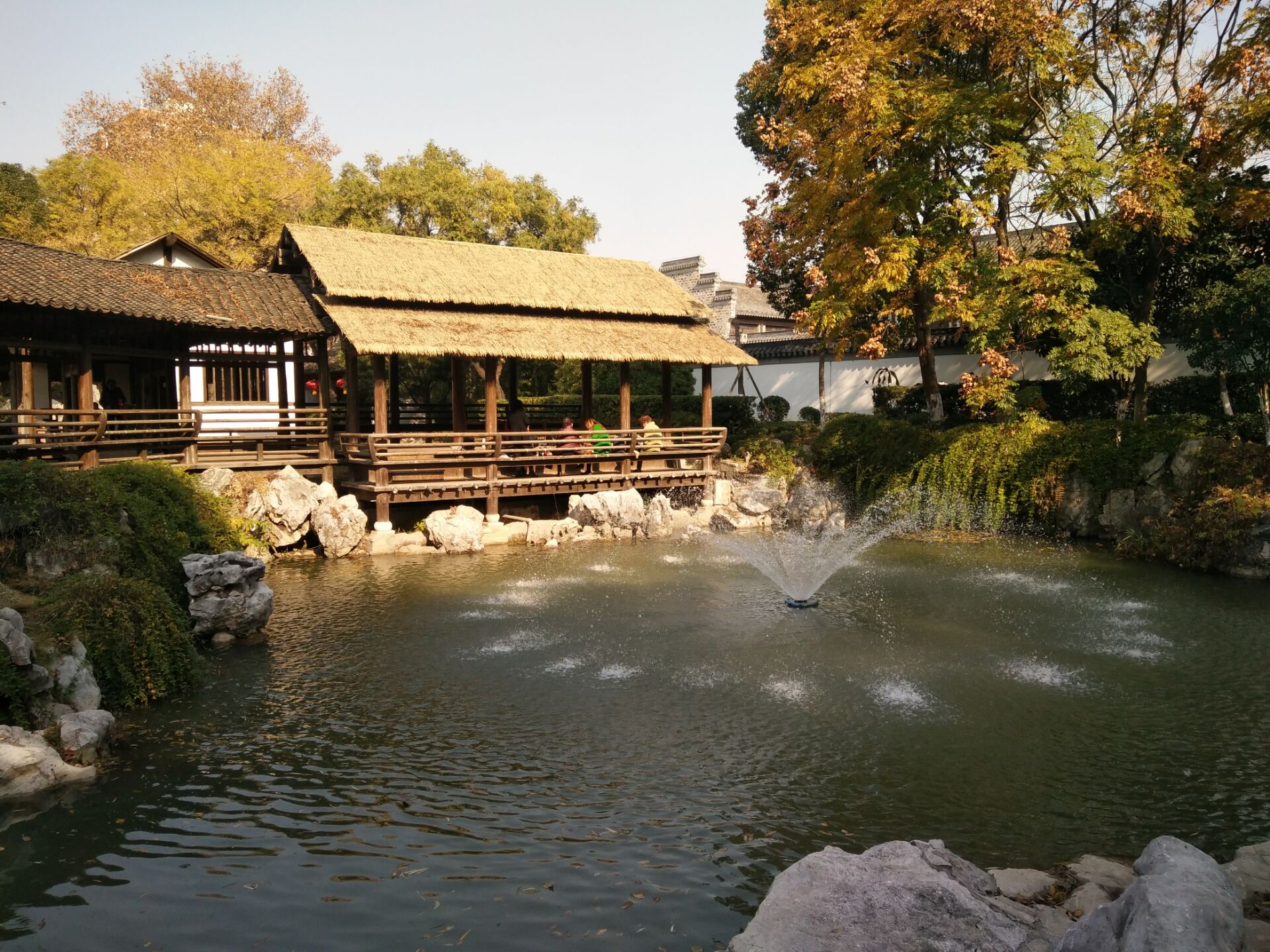 奔走在南京愚园清凉山石头城