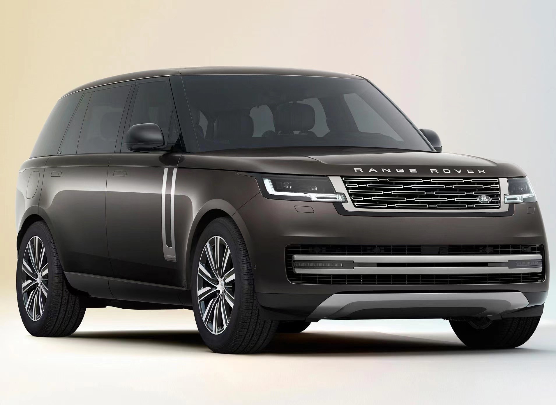 加价50万竟一车难求!价格比肩宾利添越的,路虎揽胜到底有多火?