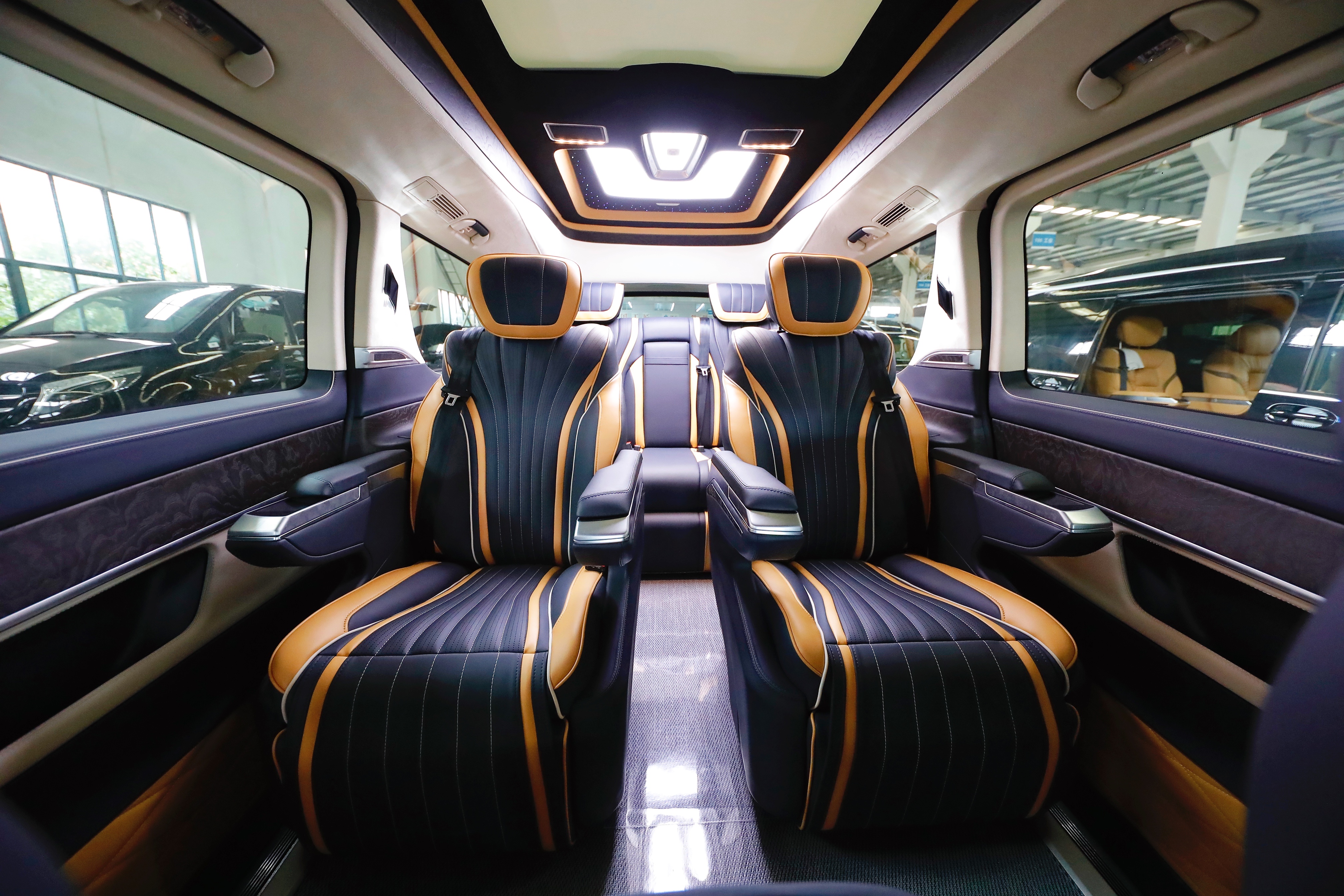 比埃尔法还大的7座mpv内饰堪比奔驰g63这才是豪华头等舱