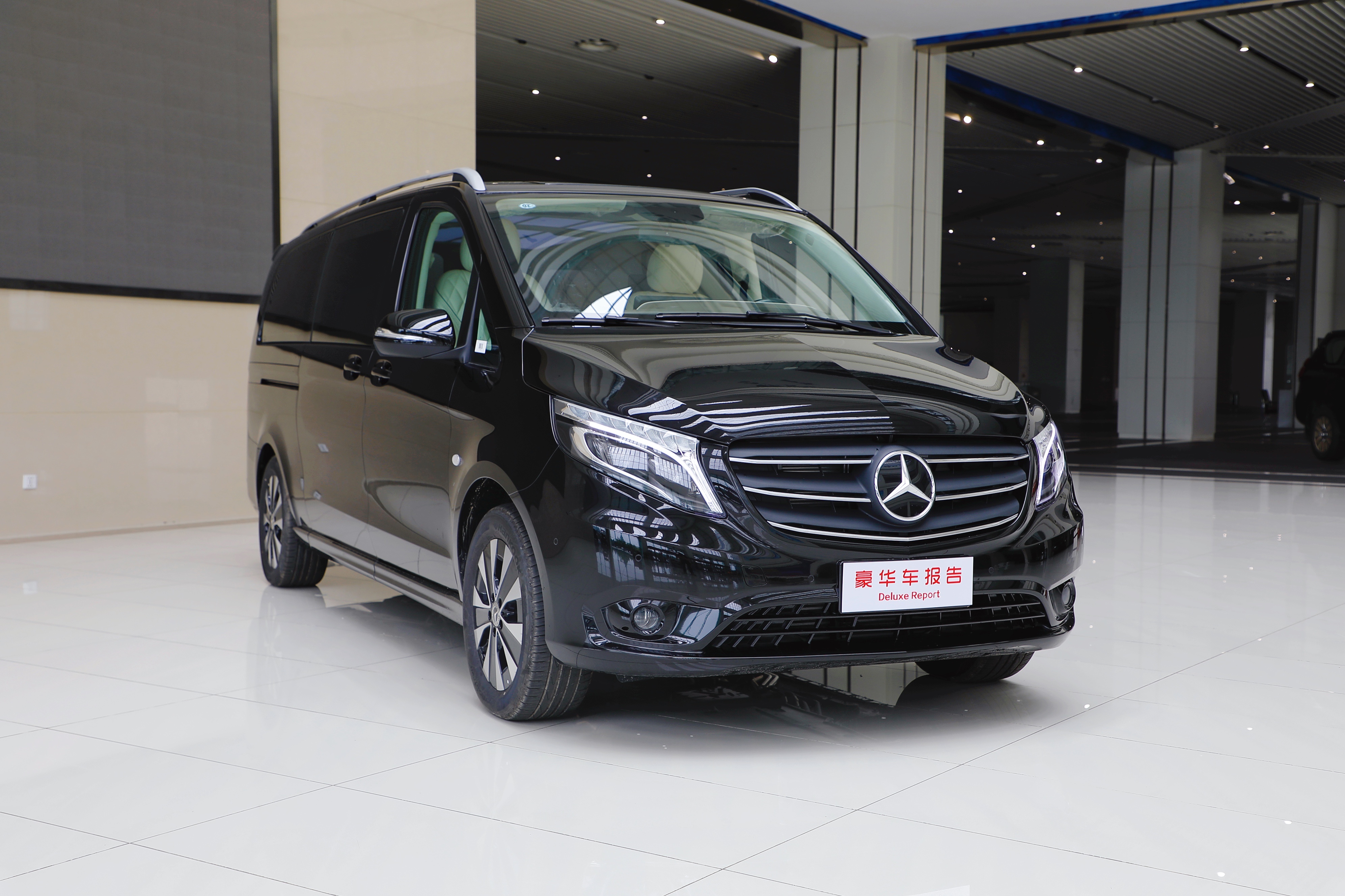 这台60多万的奔驰保姆车,配置堪比s500?