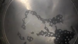 把液氮倒入不干净的容器里会发生什么
