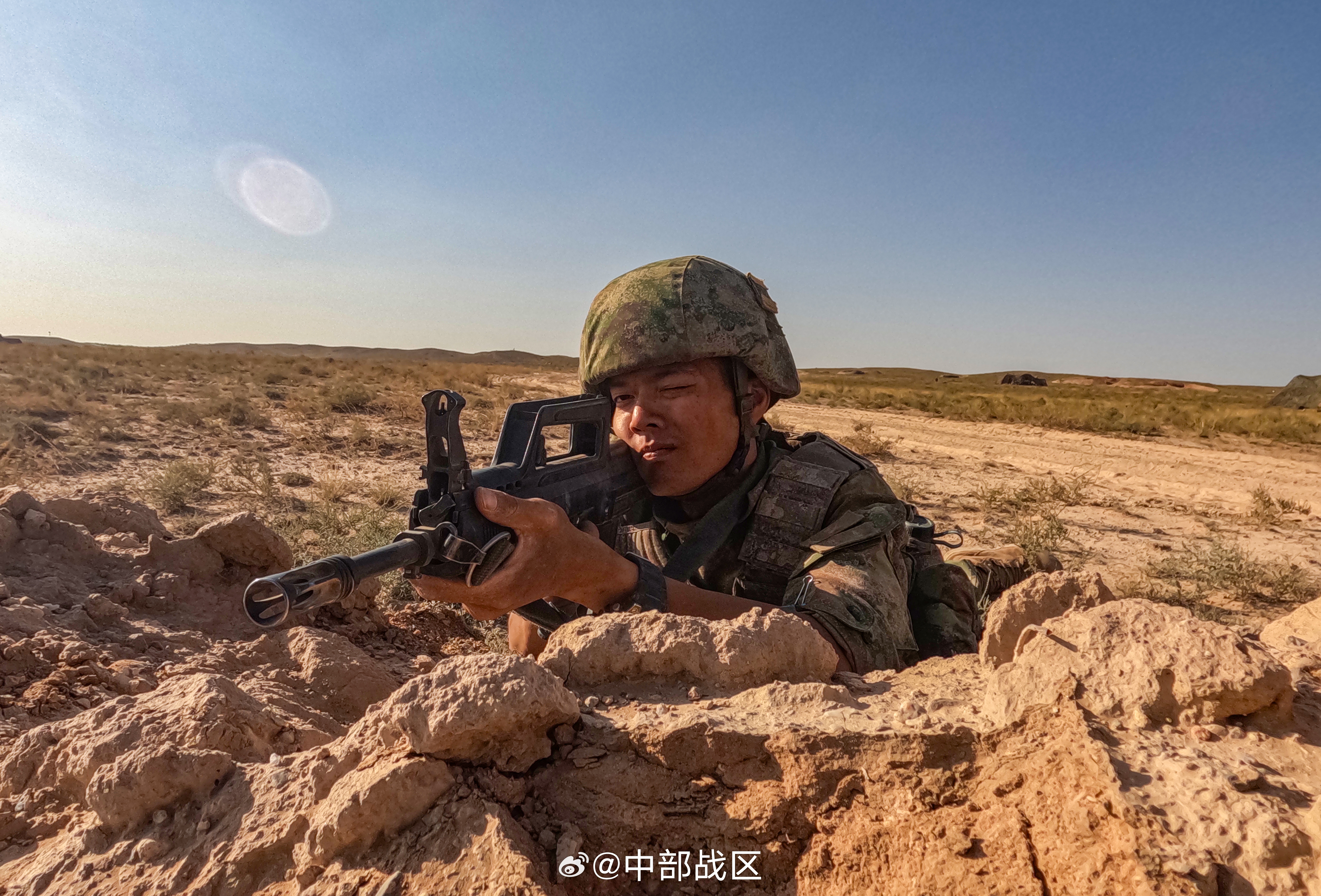 当兵就要练练练 重炮"淬火",火力全开!