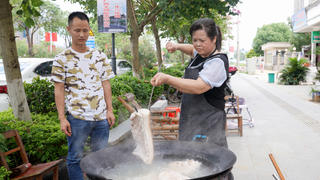 王刚美食游记:学习广西贺州特色“黄田扣肉”,探寻民间传统做法