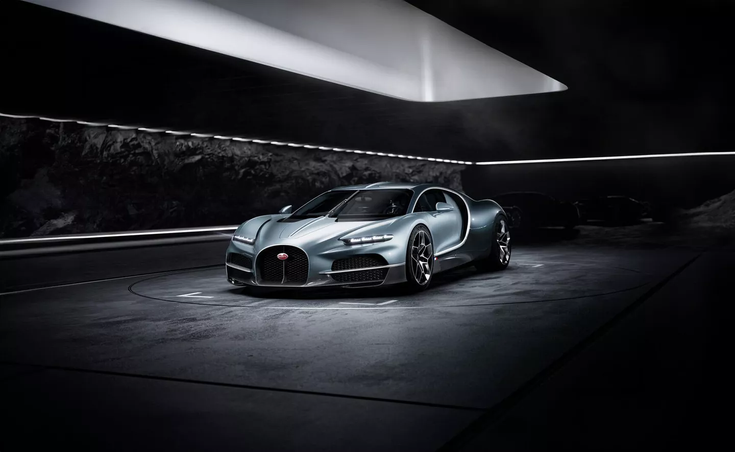 前方吃紧后方紧吃，泽连斯基妻子购买世界上最昂贵的超级跑车之一