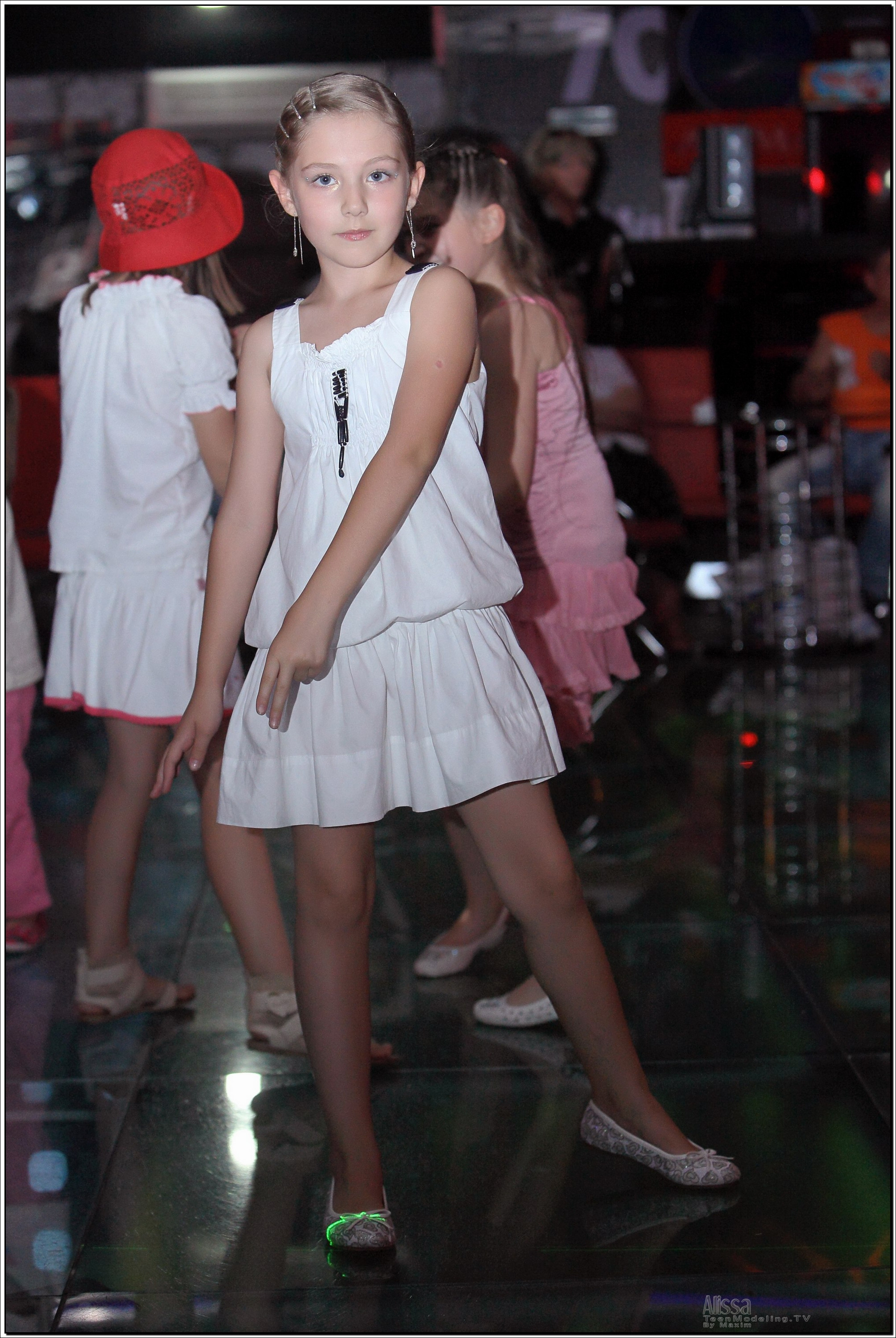 组图:可爱的毛子小萝莉alissap在歌唱比赛 - acfun弹幕视频网 - 认真