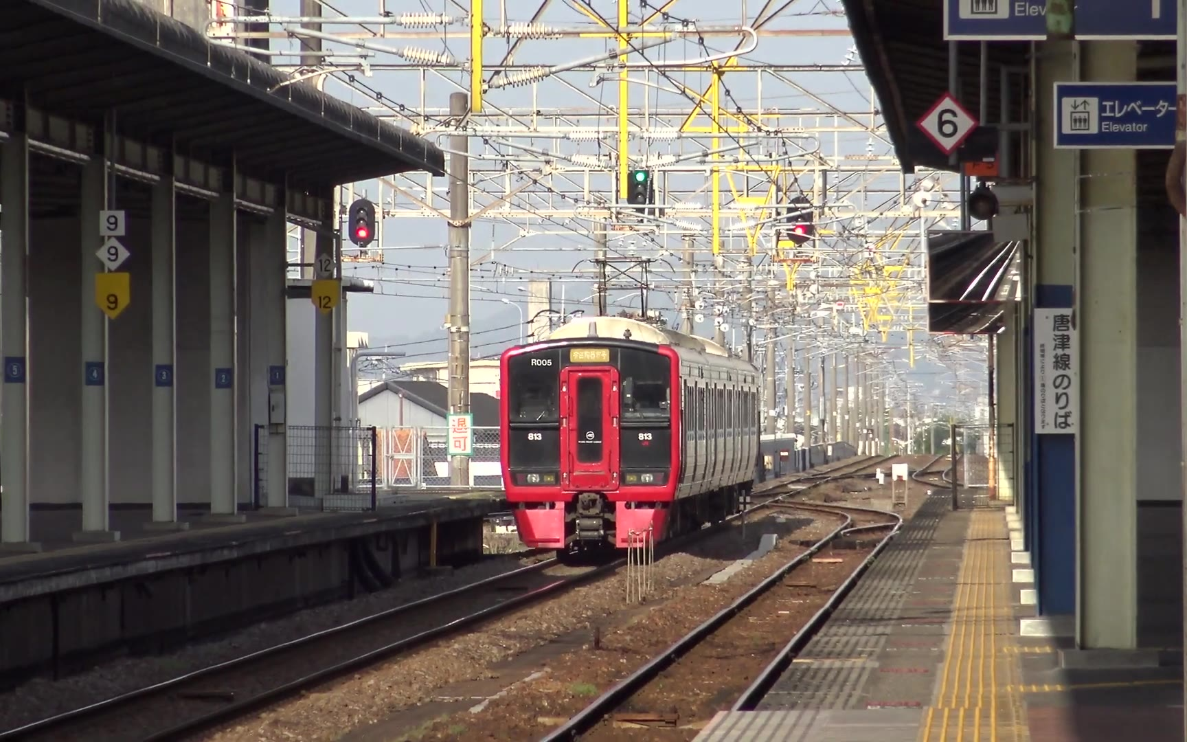 世界铁路日本铁道jr长崎本线813系快速有田陶器市号1500番台列车到站