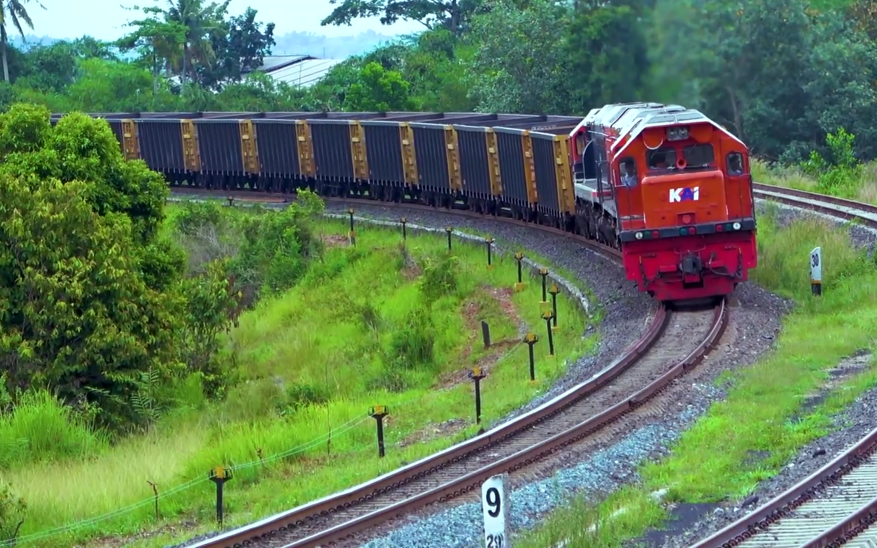 【世界铁路】印度尼西亚kai铁路公司的美制cc202型内