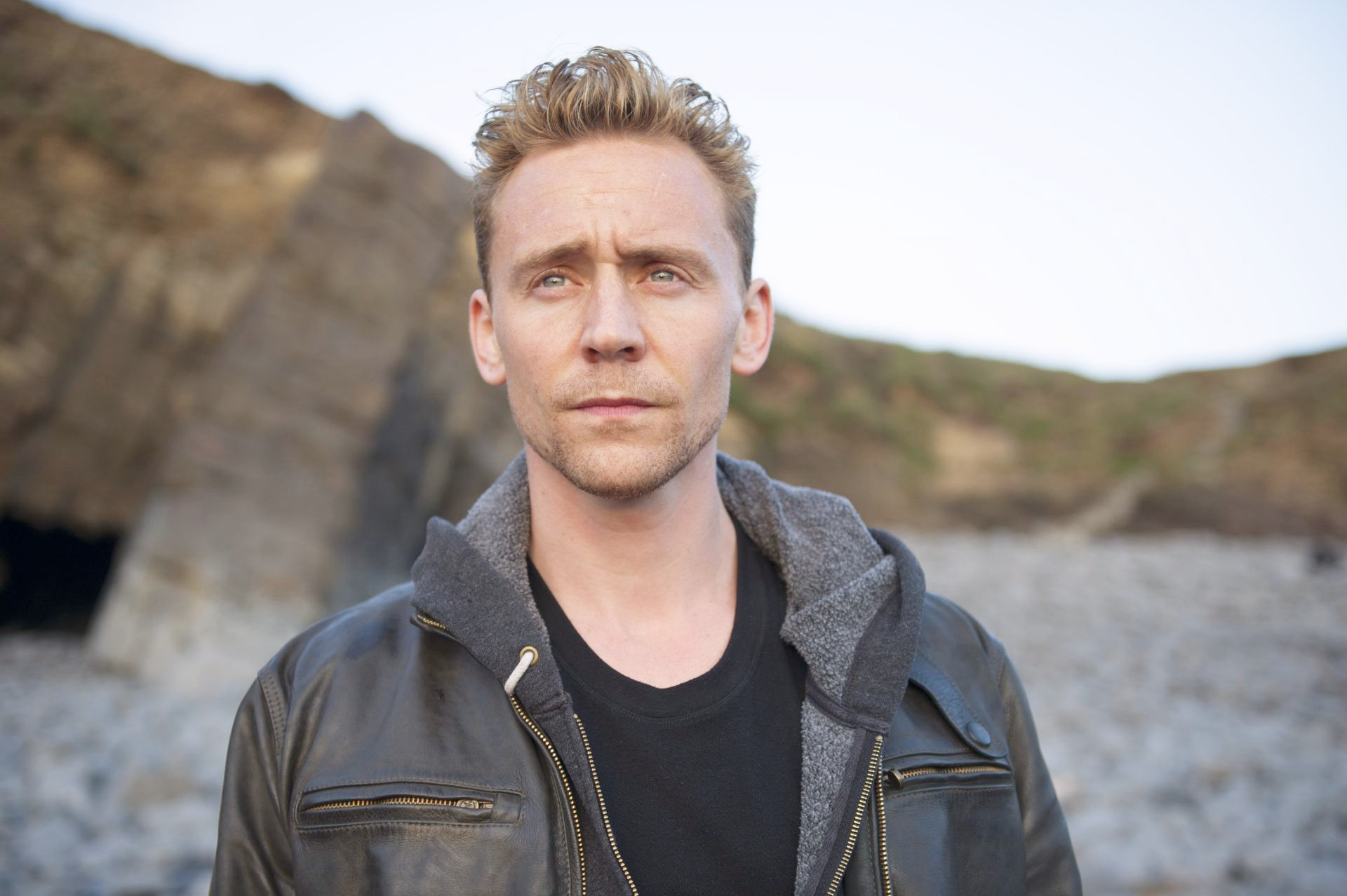 《夜班经理》:颜值与悬疑感扑面而来的间谍进击之路,谁看谁知道