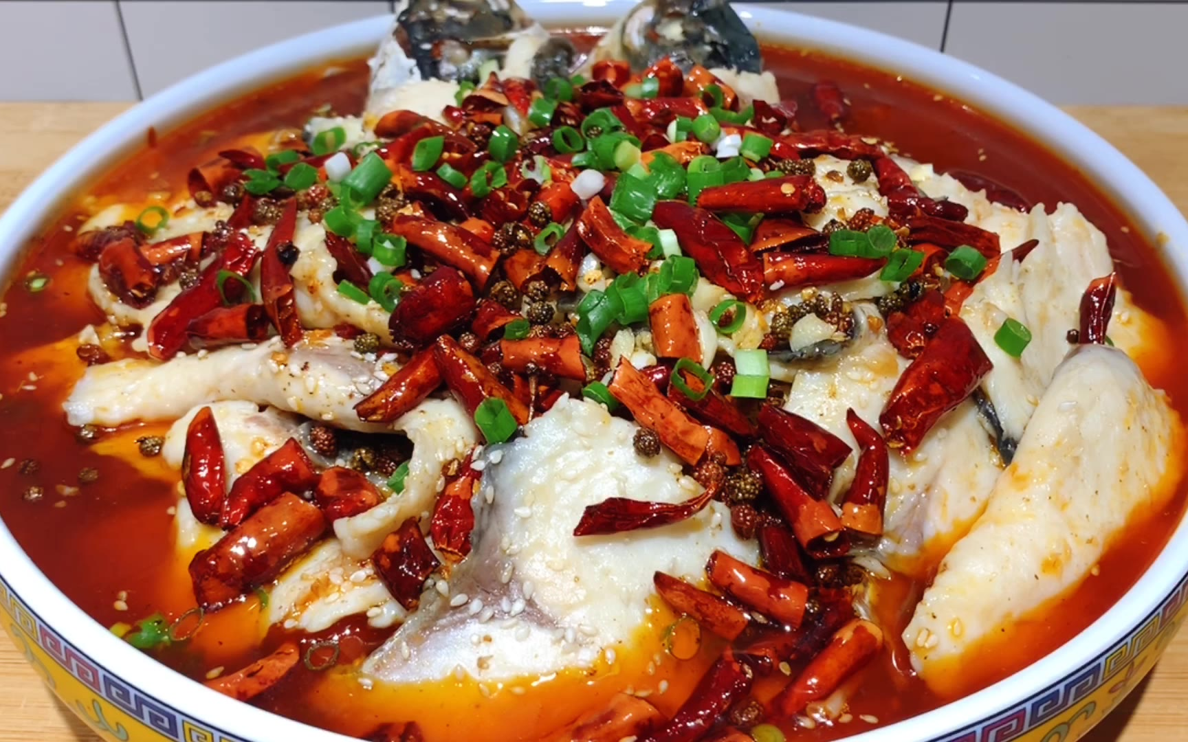 水煮鱼您真的会做吗?大厨教你正宗做法,滑嫩没腥味,麻辣鲜香真解馋