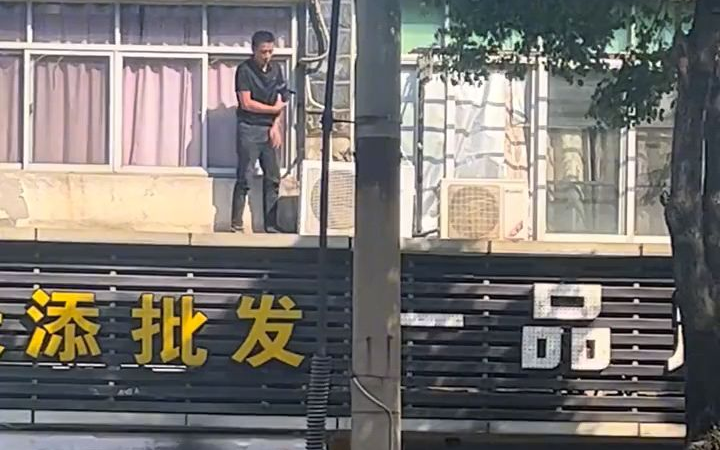 洗个脚被老婆抓住了