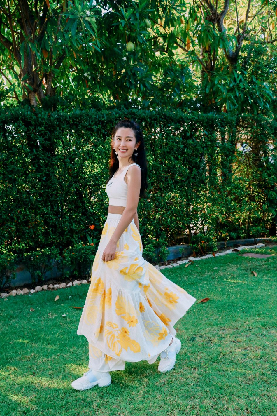 李冰冰晒海边度假写真 穿印花长裙依然满满少女感 - acfun弹幕视频网