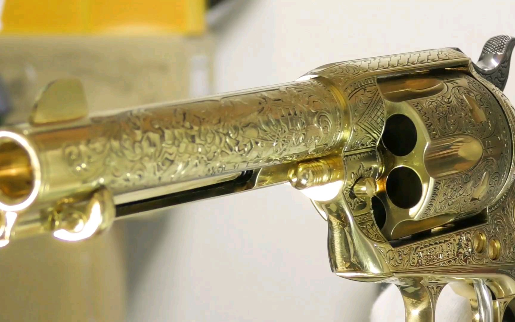 金色雕花老式左轮