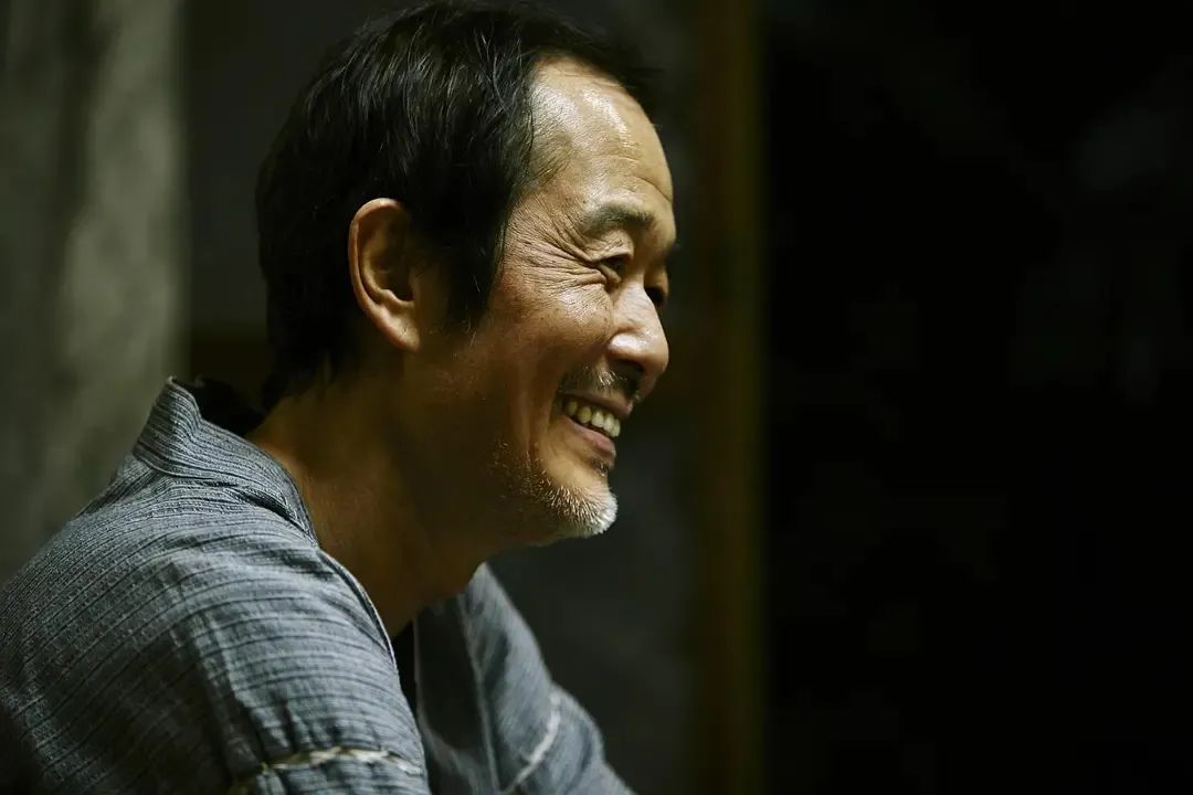 看一次哭一次,高分催泪佳作《小偷家族》