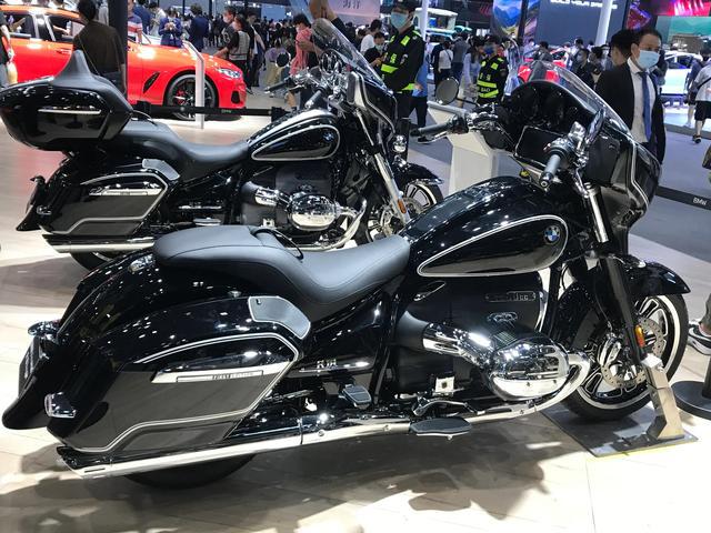 广州车展:70万左右宝马r18新款摩托车展出,哈雷机车能接招吗?