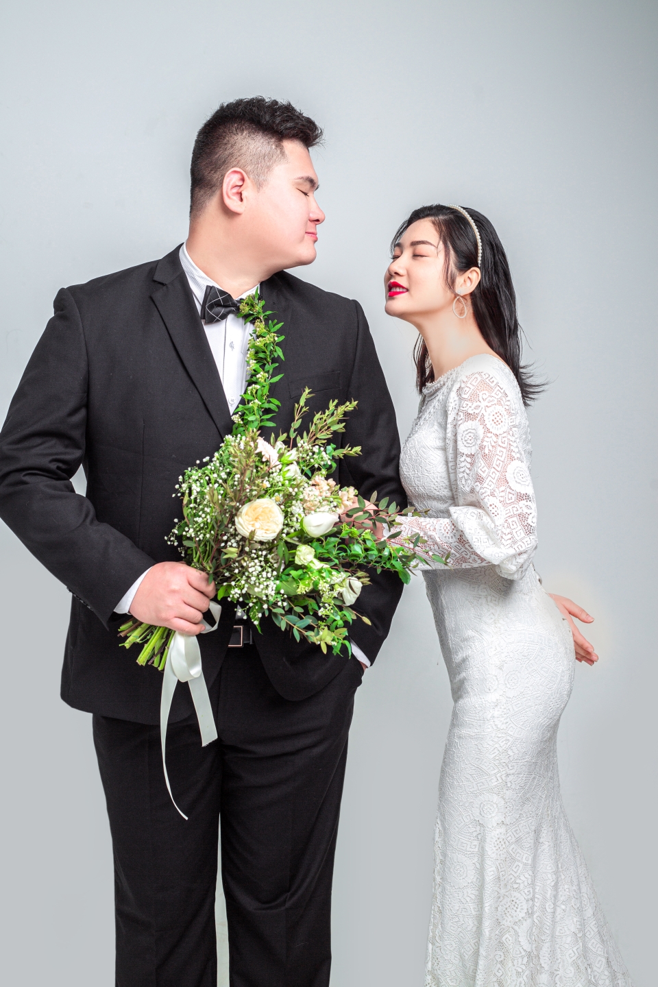 穿婚纱抱小伙视频网站_穿婚纱抱小伙视频网站免费观看