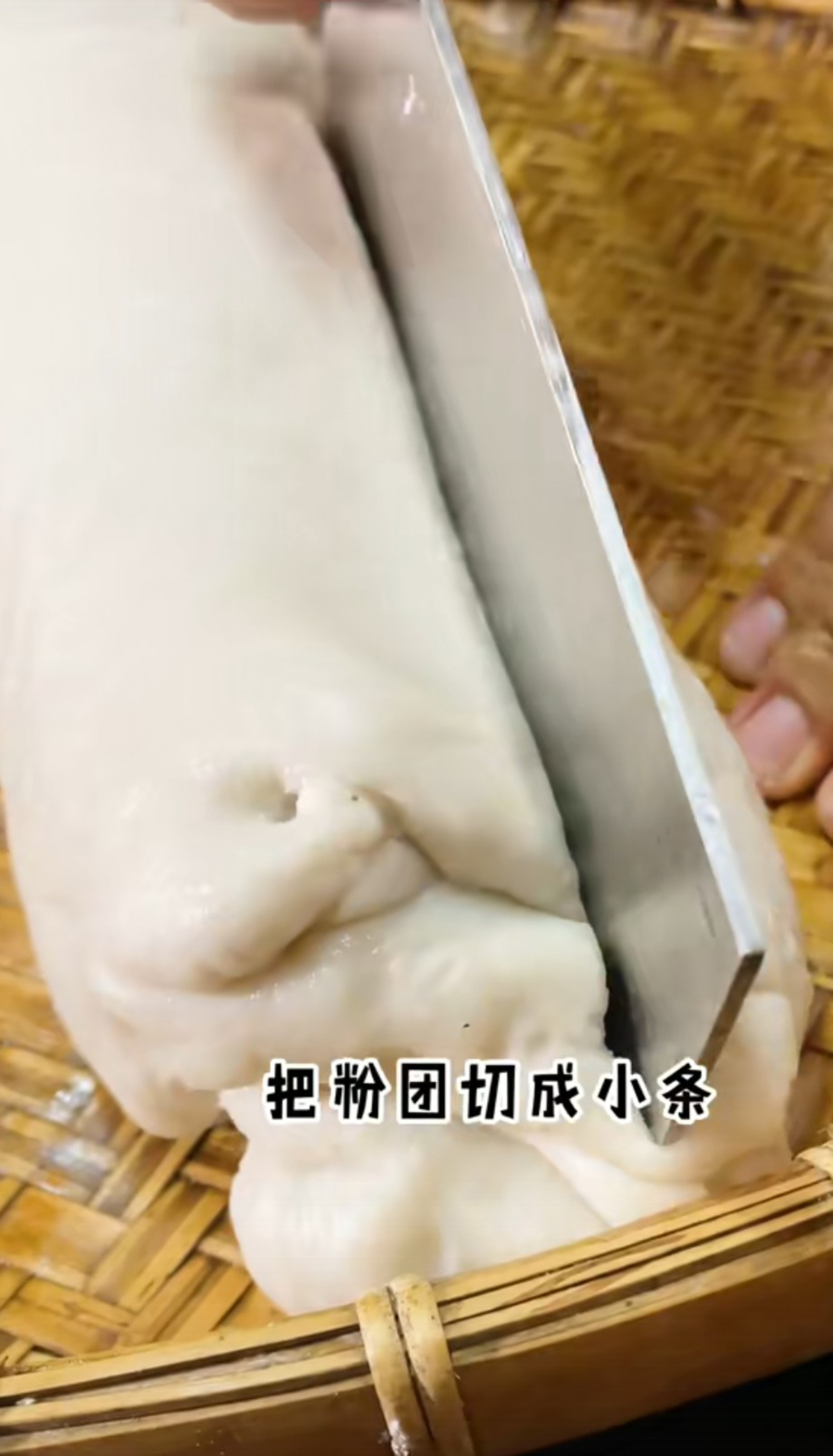 历时2天制作的木薯粉虫香辣酸爽美味极了一定要注意生食有毒煮熟