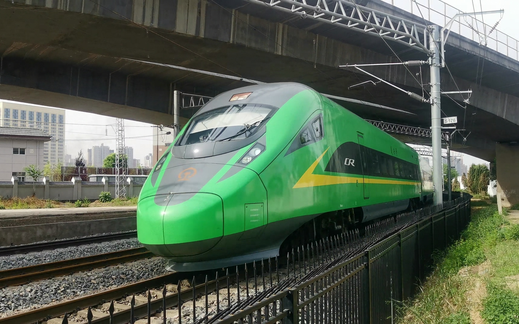 友好の垃圾桶和ss7d0631前"钢人铁马"号牵引k1132出西安站