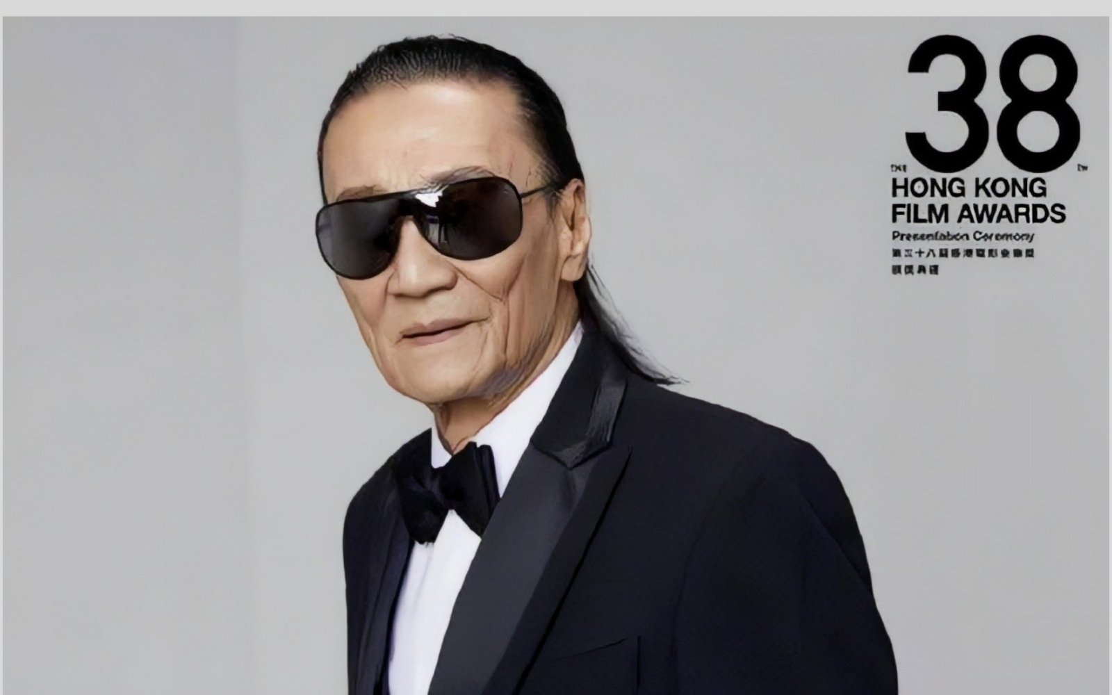 79岁谢贤上台演唱,翻唱《红日》,声音还是铿锵有力