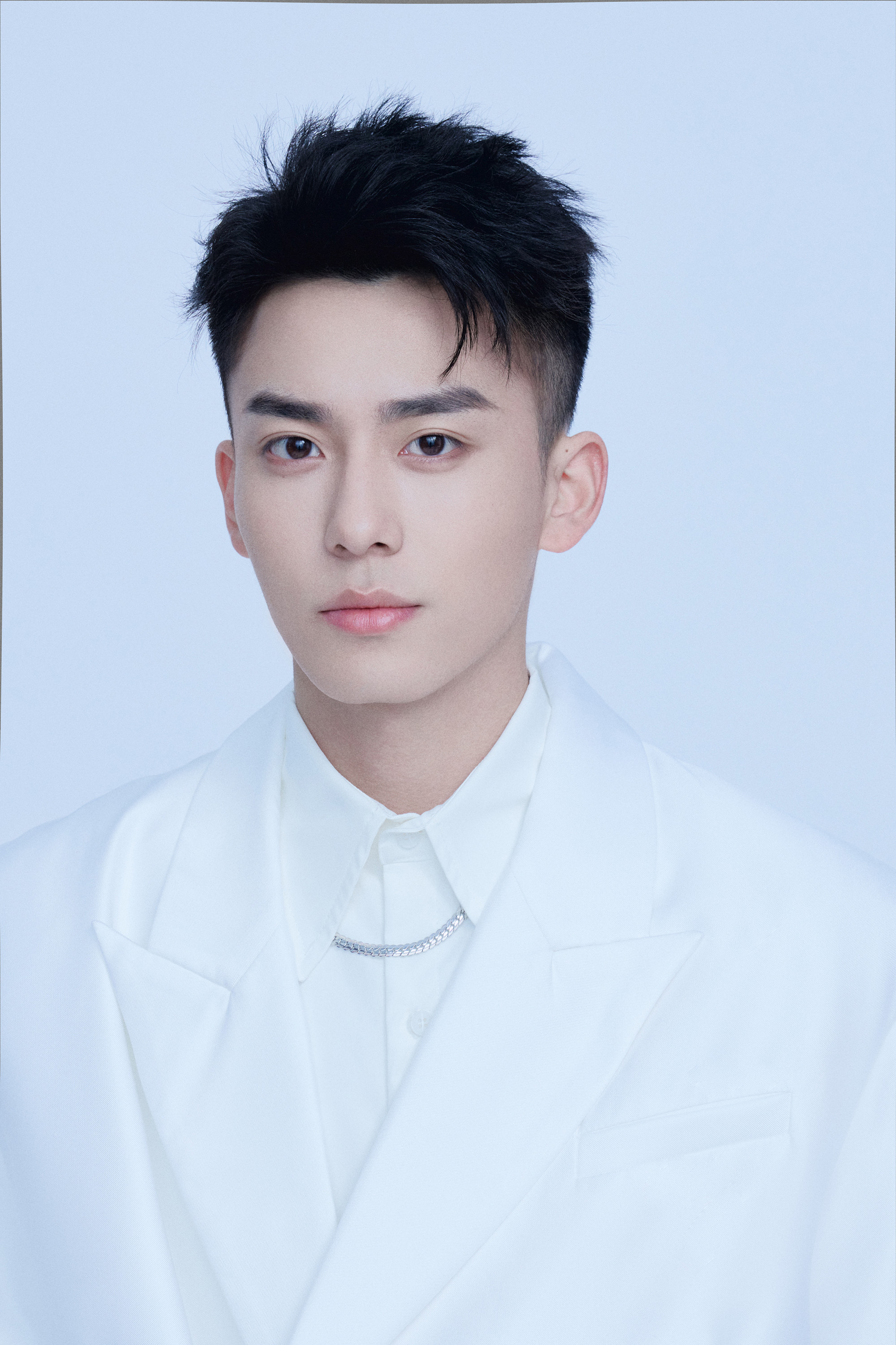 平的高放,再到《五行世家》中一心建立新世界却最终走入歧途的郑则道