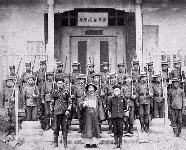 慈禧究竟将清朝推向无底深渊,还是延长清朝国运呢?