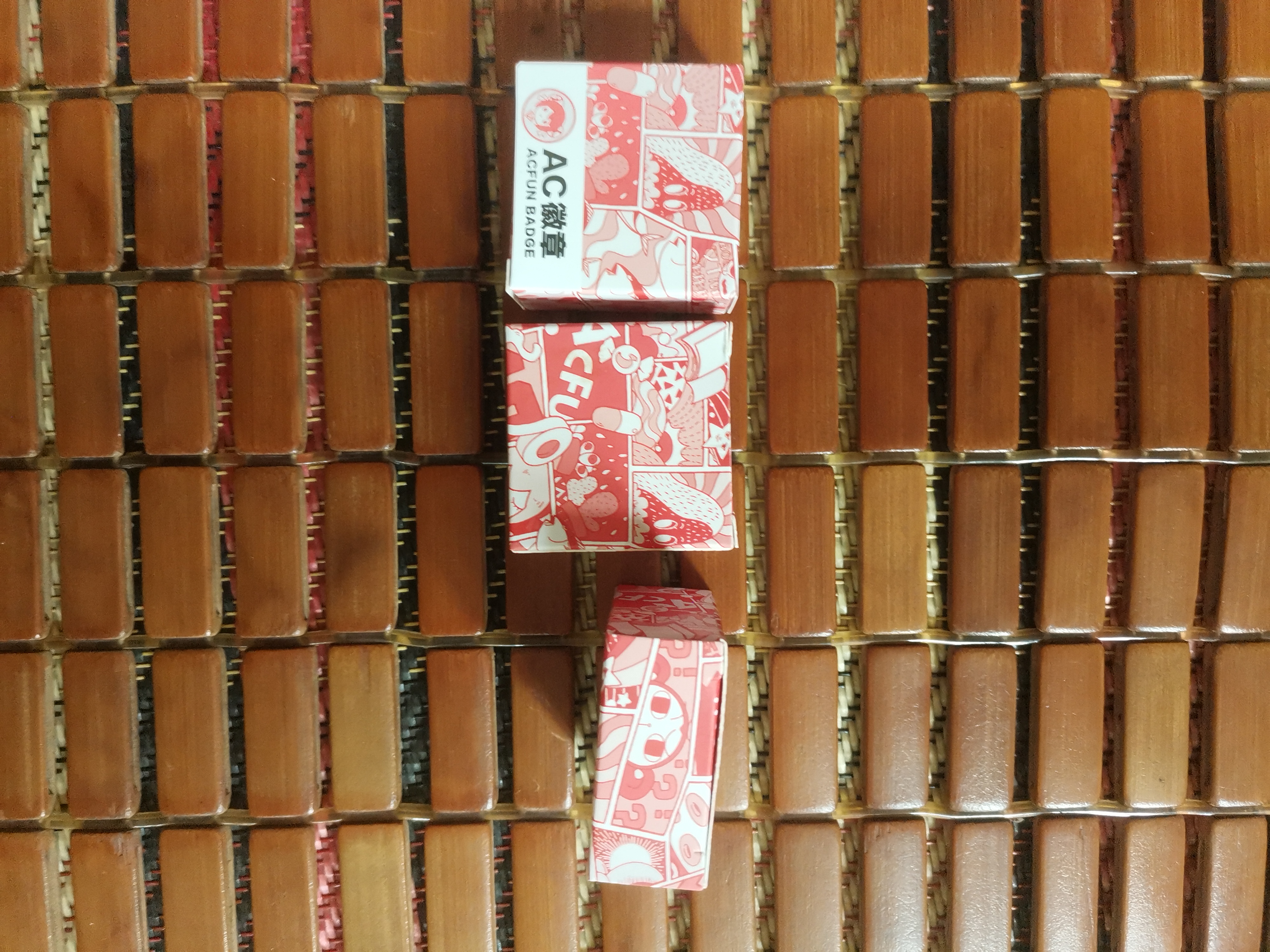 【周边开箱】ac鸡顶盒和ac表情包徽章