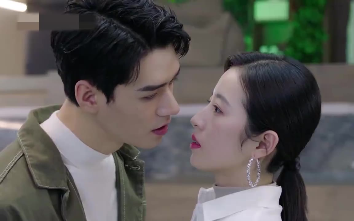 凌睿的甜蜜香吻,不是鹿方宁想躲就能躲得开的!