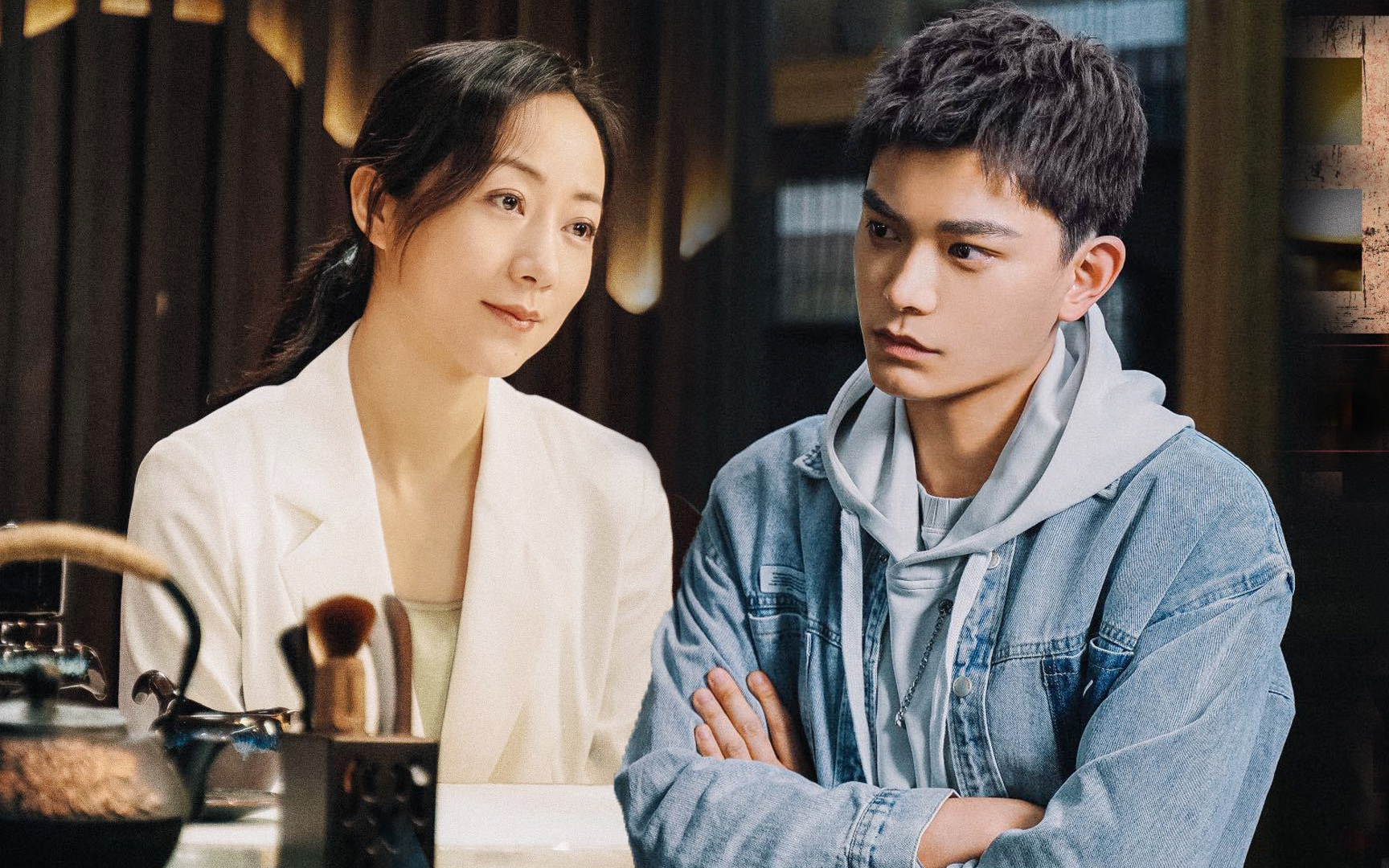 黑白森林:文彬彬安慰文紫萱,俩人相互帮助,姐弟情太温暖了