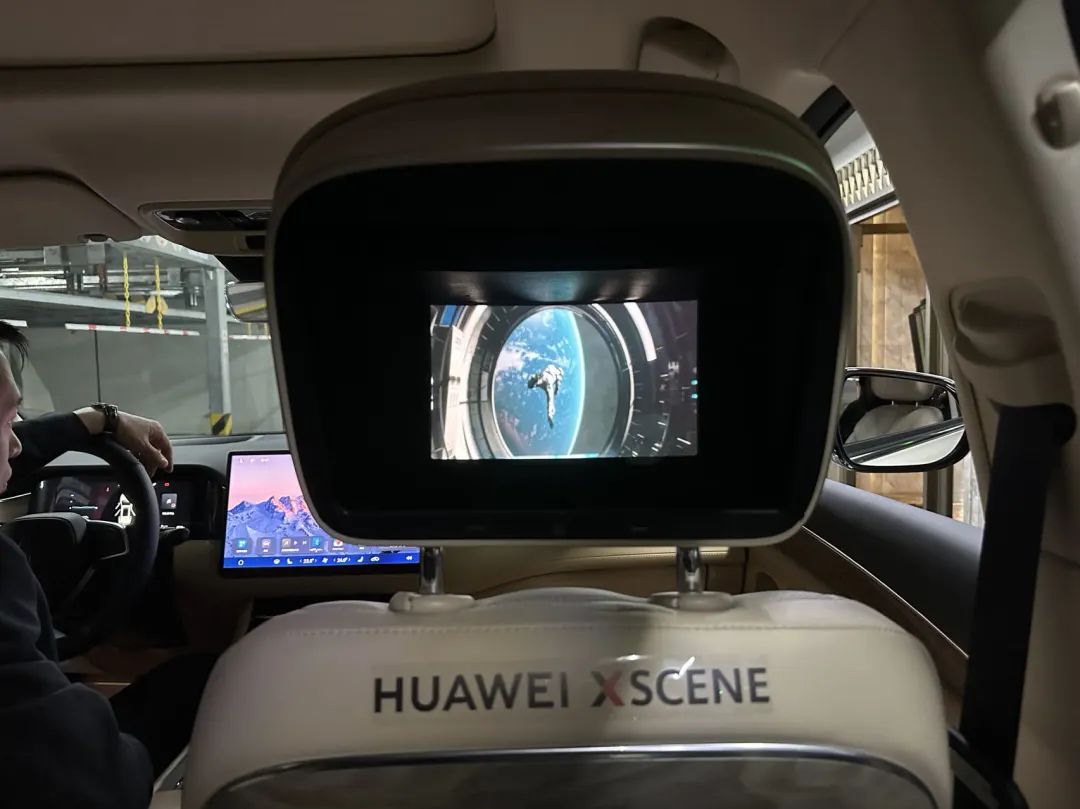华为光场屏,要颠覆传统车载显示?