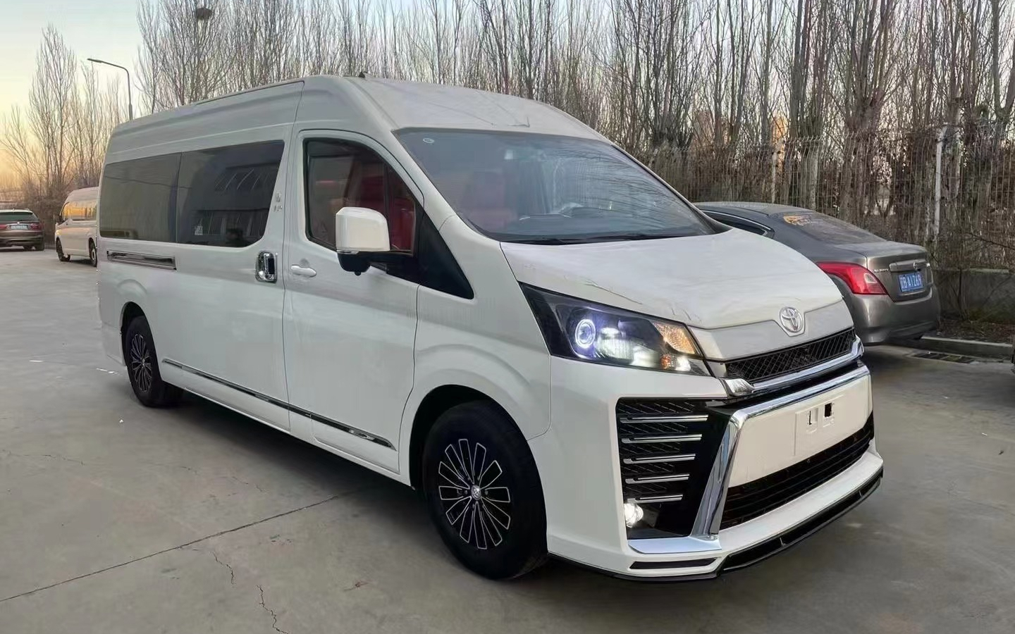 丰田海狮9座蓝牌大型商务车,团队出行,家庭旅游好帮手