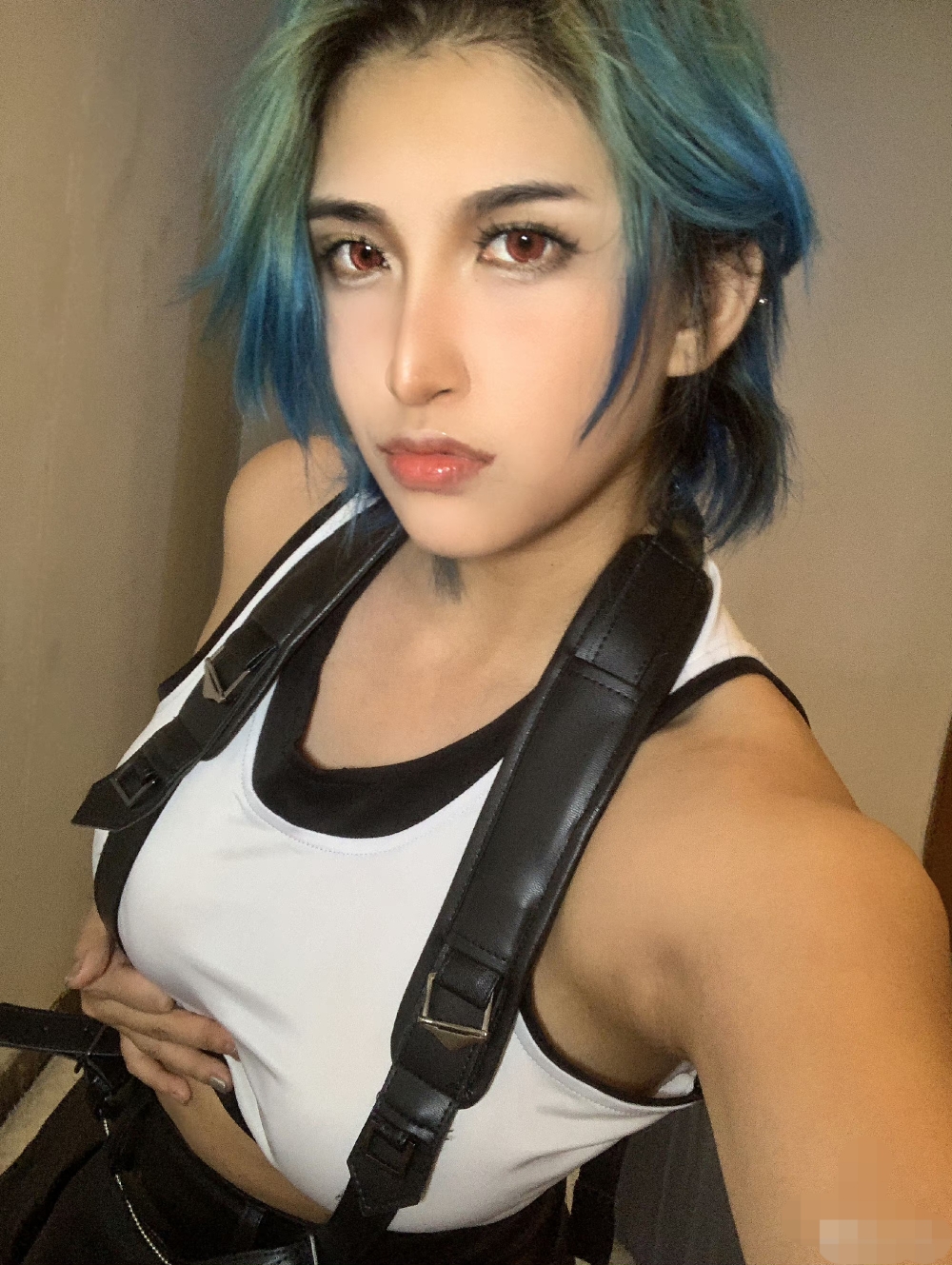 颜值极高,性感火辣的黑皮美女美图欣赏!还是蒂法魔鬼肌肉人哦!