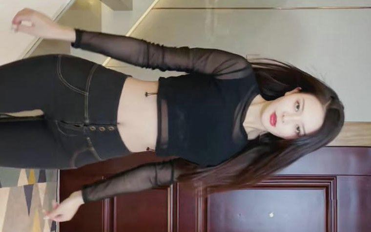 周微微美女舞蹈