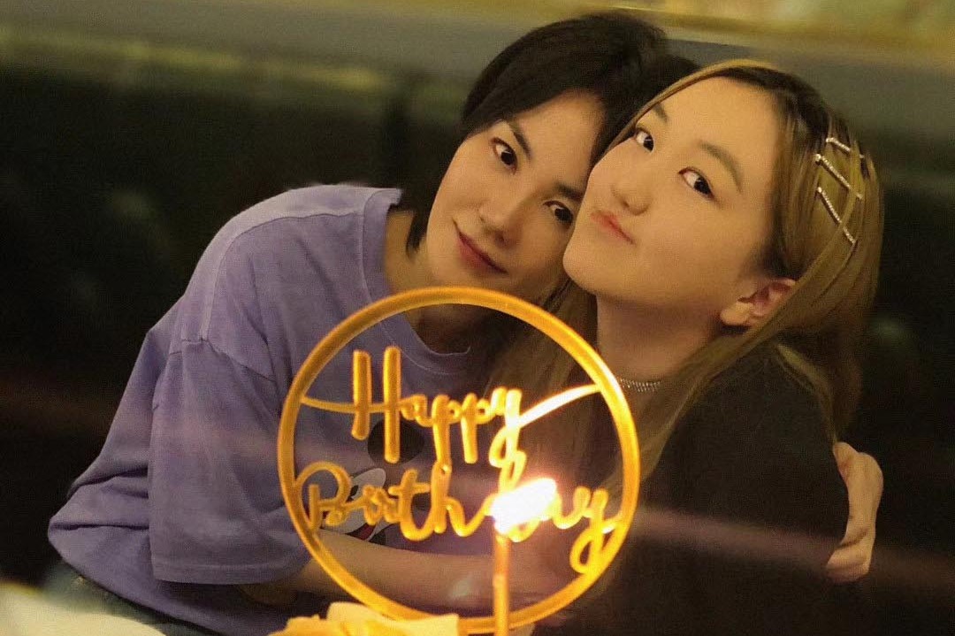 王菲不时与李嫣沟通,不过李嫣似乎并不买账,依然没有好脸色看