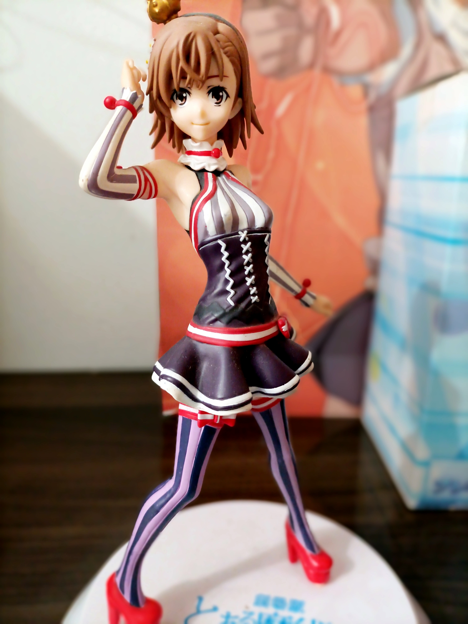 有几个人有这款纪念手办,网上搜索也寥寥无几(猜测:应该是绝版的)当然