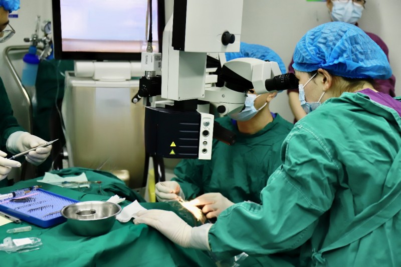 四川首例强生全视人工晶体在成都爱尔眼科医院成功植入