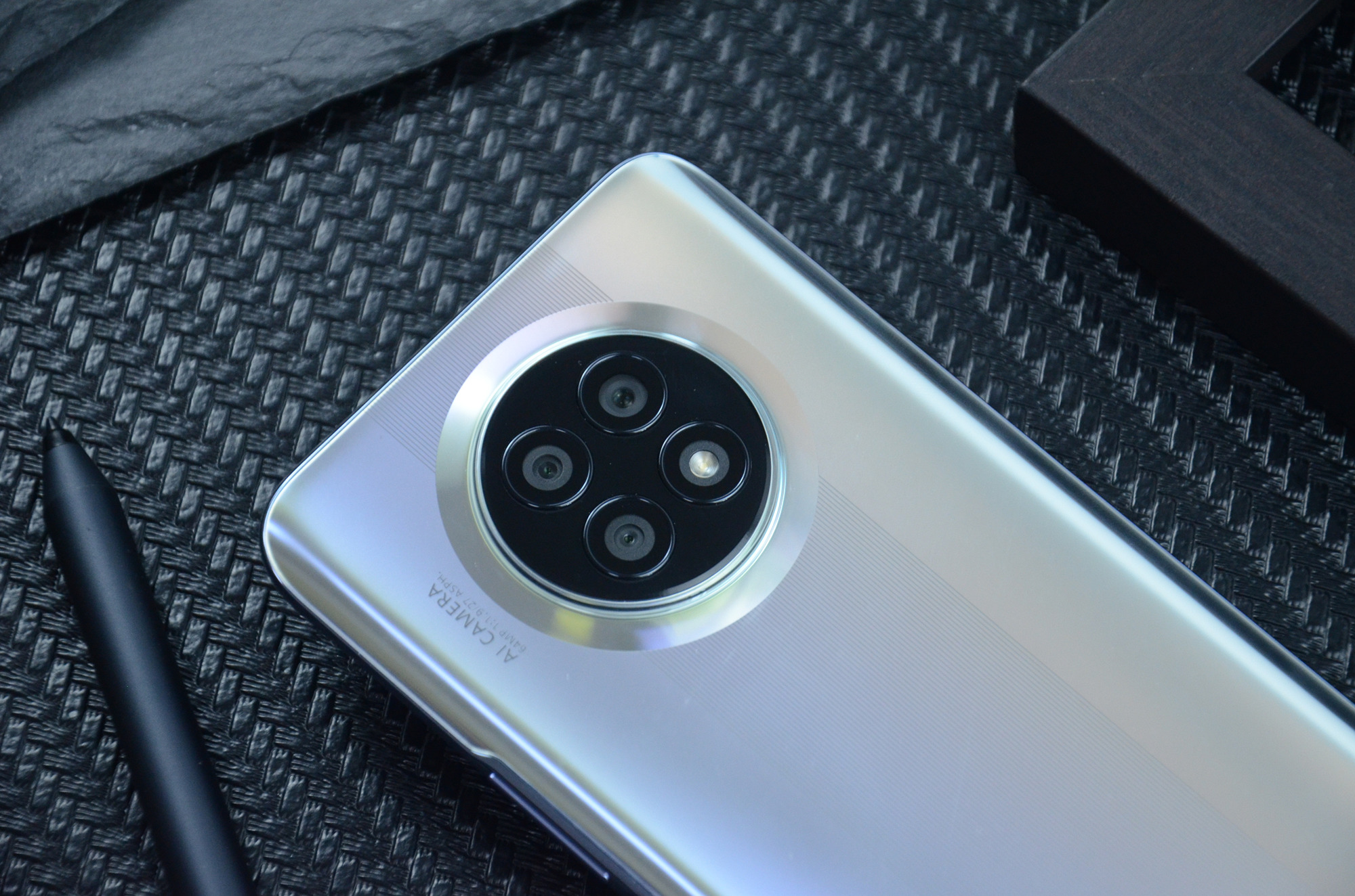 荣耀x20新机开箱体验66w快充超窄边框设计屏占比优秀